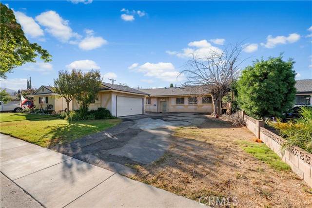 22038 Alamogordo Road, Saugus CA: https://media.crmls.org/medias/705c5ca0-915a-4279-94df-80d0c2f95c51.jpg