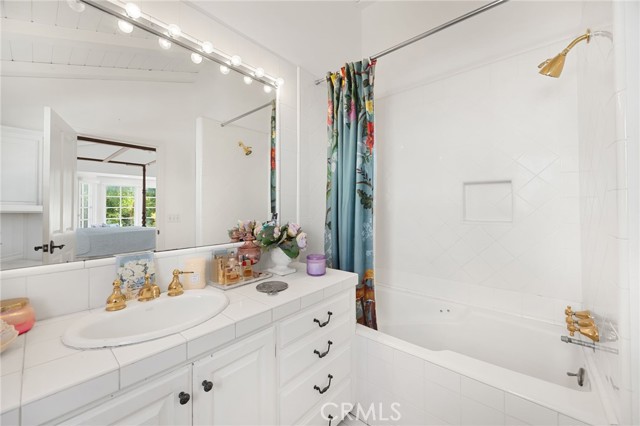 Detail Gallery Image 27 of 55 For 3301 Tilden Ave, Los Angeles,  CA 90034 - 4 Beds | 4 Baths