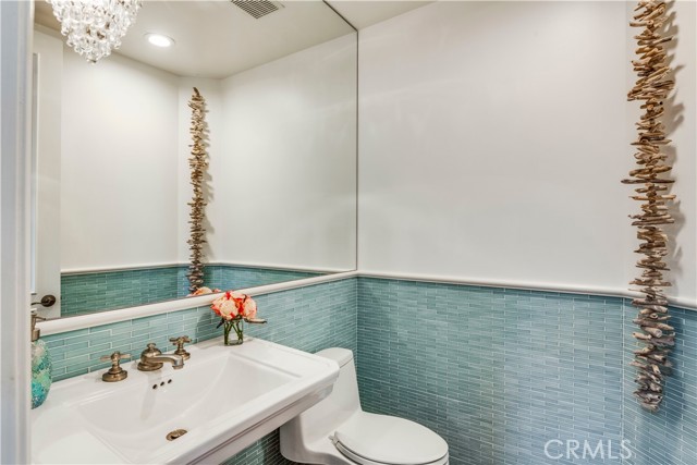 595 35th Street, Manhattan Beach, California 90266, 6 Bedrooms Bedrooms, ,4 BathroomsBathrooms,Residential,Sold,35th,SB22117644