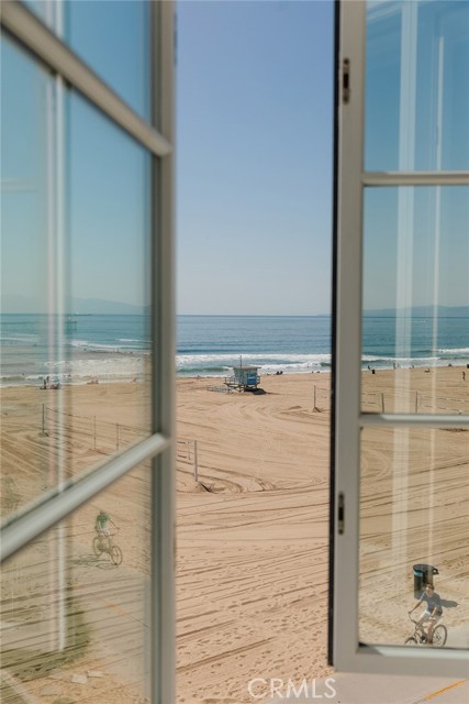 Detail Gallery Image 5 of 62 For 300 the Strand, Manhattan Beach,  CA 90266 - 4 Beds | 7/2 Baths