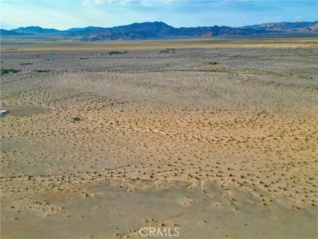 1 Sullivan Rd, 29 Palms CA: https://media.crmls.org/medias/705fae19-06cc-4cf7-921a-3f40c9d26202.jpg