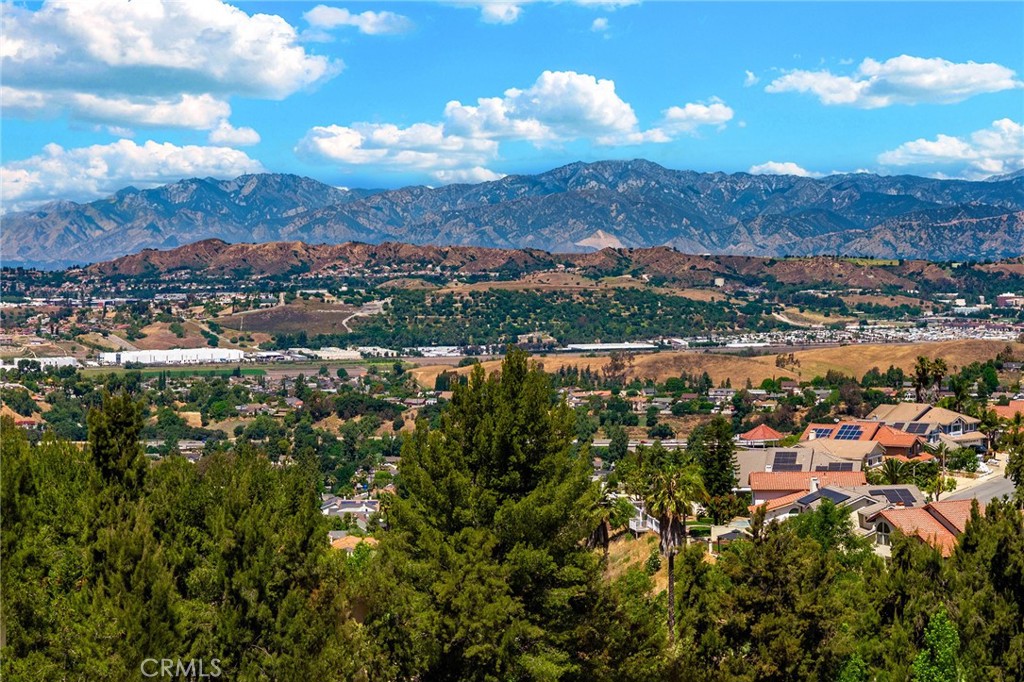 https://media.crmls.org/medias/706178c5-6462-49aa-aa97-248edef71fd4.jpg?preset=X-Large