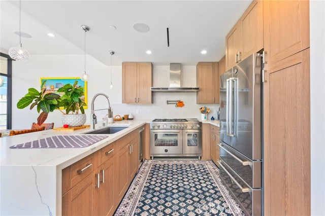 Detail Gallery Image 2 of 10 For 504 E Balboa Blvd, Newport Beach,  CA 92661 - 3 Beds | 2 Baths