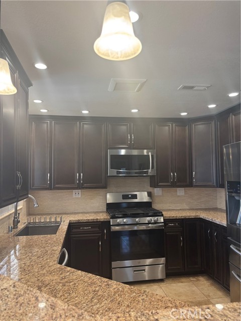 Detail Gallery Image 14 of 37 For 1045 S Sundance Dr, Anaheim Hills,  CA 92808 - 2 Beds | 2 Baths