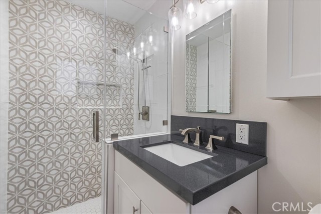 Detail Gallery Image 8 of 20 For 10602 Helendale Ave, Tujunga,  CA 91042 - 3 Beds | 2 Baths