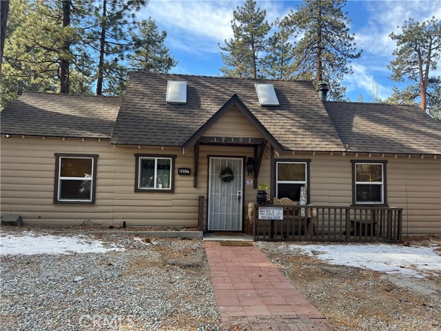 Detail Gallery Image 2 of 35 For 39307 Lark Rd, Big Bear Lake,  CA 92315 - 5 Beds | 2 Baths