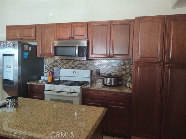9373 Nevada Road, Phelan CA: https://media.crmls.org/medias/70633e9d-971e-448a-a9b3-e19fda05918e.jpg