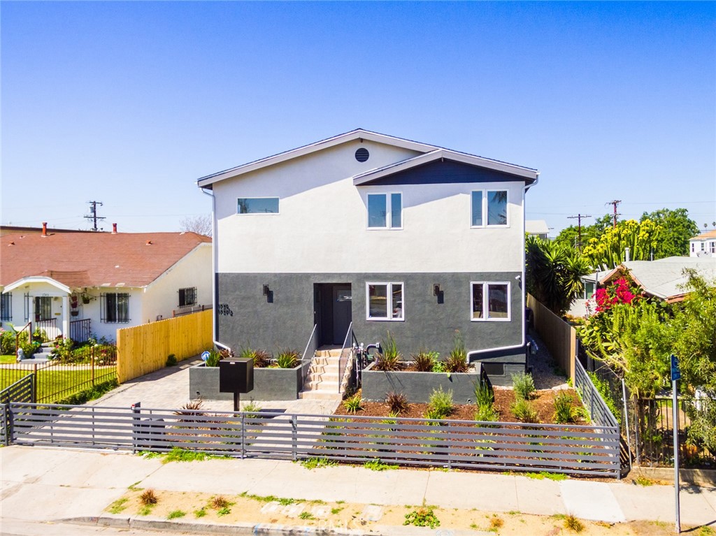1739 Longwood Avenue — architectural residence