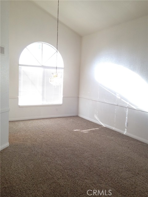 Detail Gallery Image 4 of 24 For 10482 Sagecrest Dr, Moreno Valley,  CA 92557 - 4 Beds | 2/1 Baths