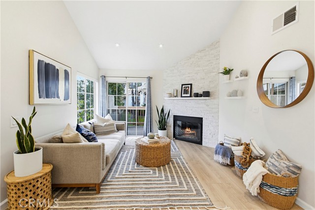 Front Image Thumbnail for CROC26033844