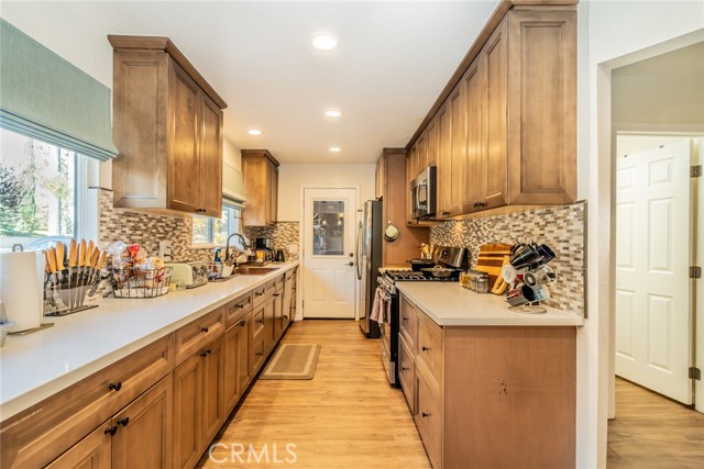 Detail Gallery Image 8 of 56 For 1181 Voltaire, Lake Arrowhead,  CA 92352 - 4 Beds | 3 Baths