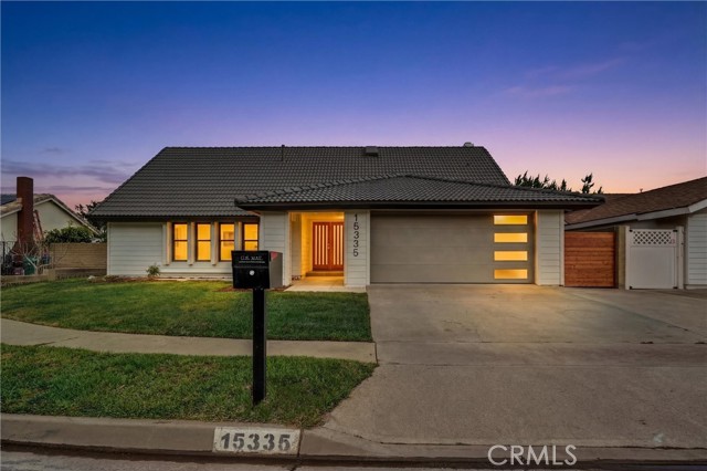 Detail Gallery Image 2 of 33 For 15335 Seine, Irvine,  CA 92604 - 6 Beds | 4 Baths