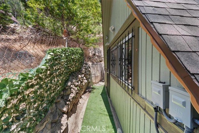 1277 Lovers Lane, Rimforest CA: https://media.crmls.org/medias/7068a4ed-6bce-42c8-b72b-4ffab1adf214.jpg