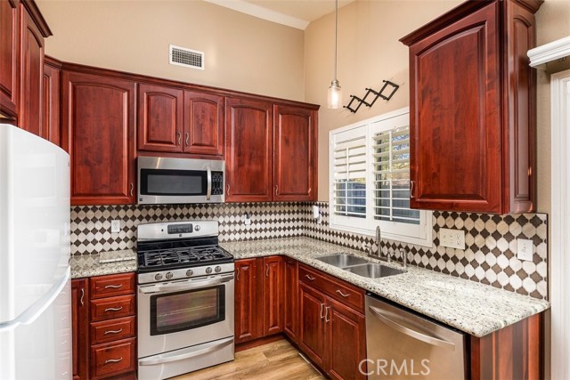 Detail Gallery Image 7 of 37 For 31757 Corte Pollensa, Temecula,  CA 92592 - 2 Beds | 2 Baths