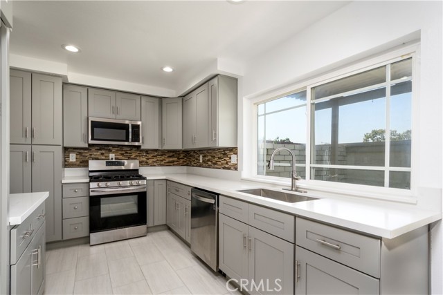11263 Knott Avenue, Cypress CA: https://media.crmls.org/medias/706ae78c-418e-46db-bf95-f9bd8735e0d9.jpg
