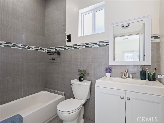 Detail Gallery Image 25 of 45 For 15801 Chatsworth, Granada Hills,  CA 91344 - 7 Beds | 4 Baths