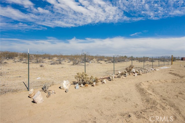 1234 Castillo Road, Landers CA: https://media.crmls.org/medias/706ebb83-c127-4d2b-b2ff-64158a642671.jpg