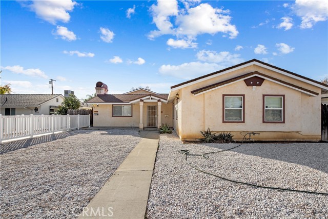 23040 Saticoy Street, Canoga Park CA: https://media.crmls.org/medias/706f281e-95c0-457e-b0d6-6609ca82e54d.jpg
