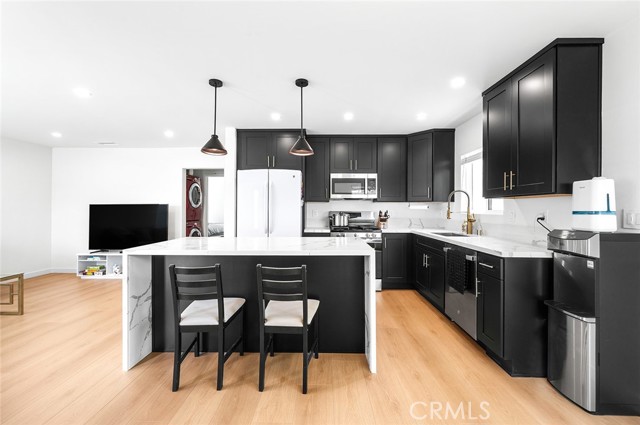 765 E Silva Street, Long Beach CA: https://media.crmls.org/medias/70703e6b-d4ed-4701-b363-b704a90e3980.jpg