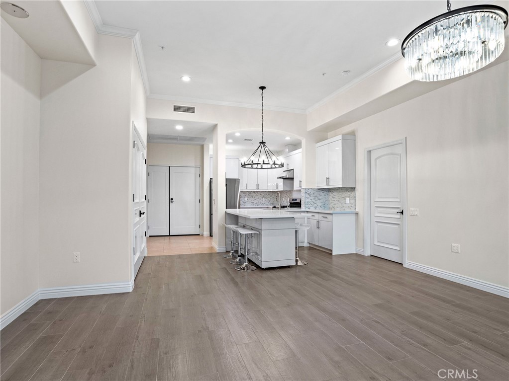 1598 Long Beach #405