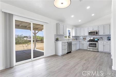 Detail Gallery Image 6 of 23 For 8951 Grapefruit Ave, Hesperia,  CA 92345 - 3 Beds | 2 Baths