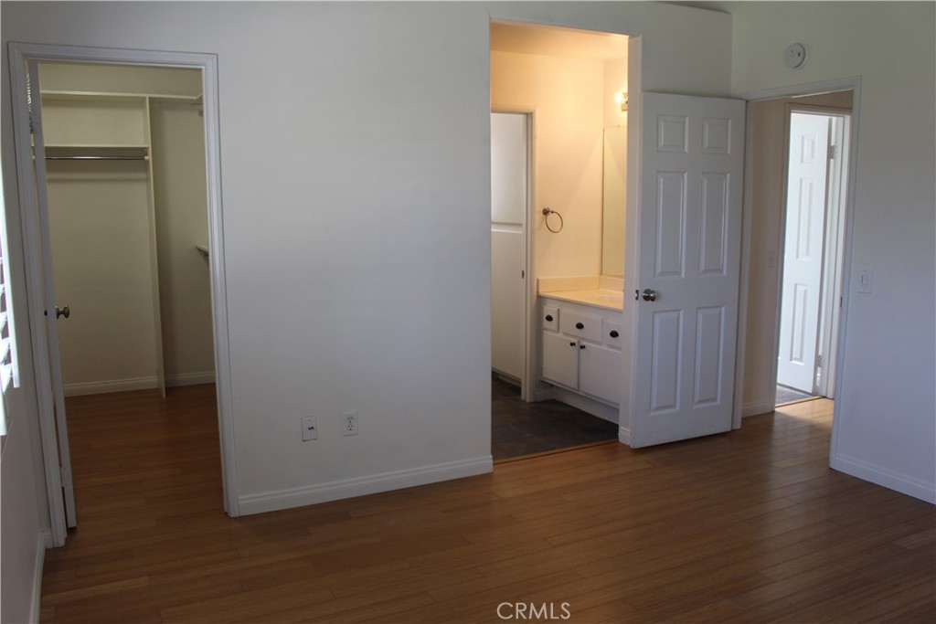 https://media.crmls.org/medias/7071ed32-2c8d-4aea-b0a0-95788a733e34.jpg?preset=X-Large
