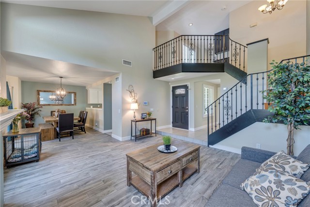 Detail Gallery Image 8 of 37 For 6060 East Summit Court, Anaheim Hills,  CA 92807 - 3 Beds | 2/1 Baths