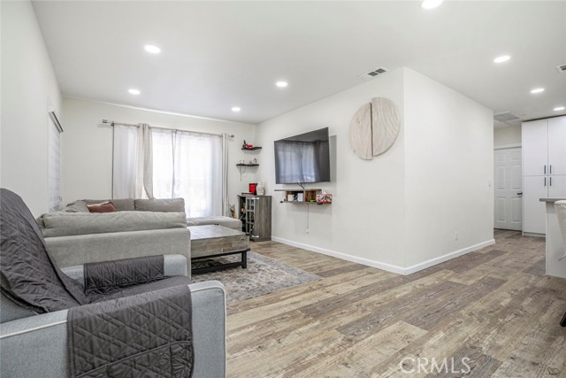 343 Concord Street, Glendale CA: https://media.crmls.org/medias/70739ce0-6ce6-4615-9332-1bb1c9dc0d2b.jpg