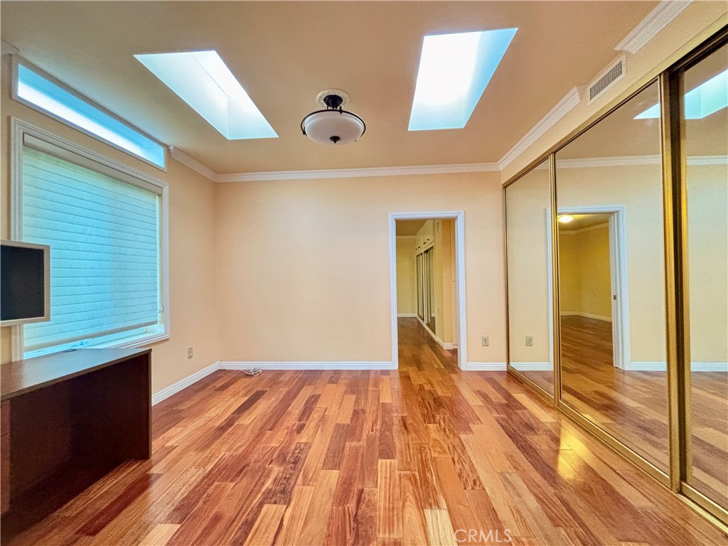 https://media.crmls.org/medias/7073c5fd-d4c7-4df5-a39c-e612c8fa2660.jpg?preset=X-Large