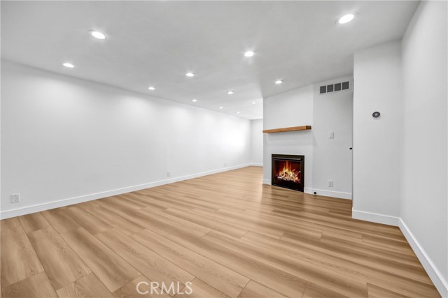 Detail Gallery Image 6 of 36 For 9502 via Salerno, Burbank,  CA 91504 - 2 Beds | 2/1 Baths