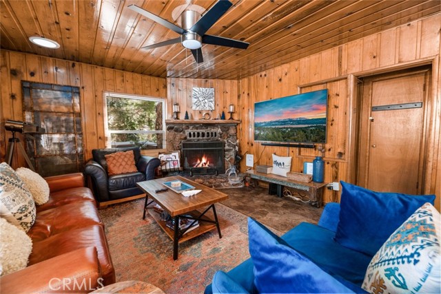 Detail Gallery Image 23 of 40 For 808 Rueda Ln, Big Bear Lake,  CA 92315 - 3 Beds | 2 Baths