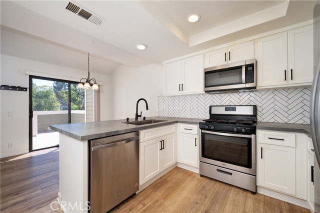 Detail Gallery Image 9 of 37 For 25 Clover Ln #359,  Aliso Viejo,  CA 92656 - 2 Beds | 2 Baths