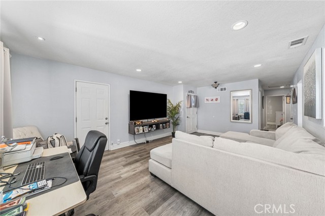 Detail Gallery Image 5 of 30 For 8526 San Vicente, Riverside,  CA 92504 - 3 Beds | 2 Baths