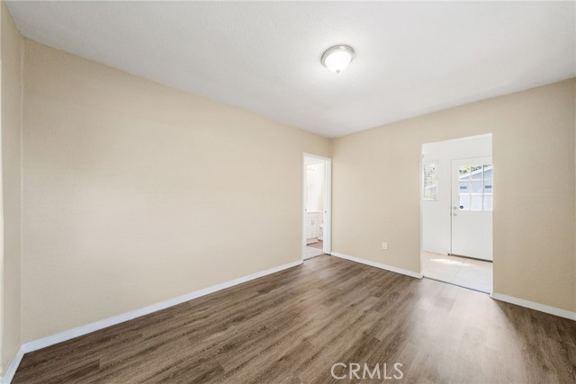 122 E 83rd Street, Los Angeles CA: https://media.crmls.org/medias/7076b3e5-4d9e-43d0-9164-ae996b09d1c3.jpg