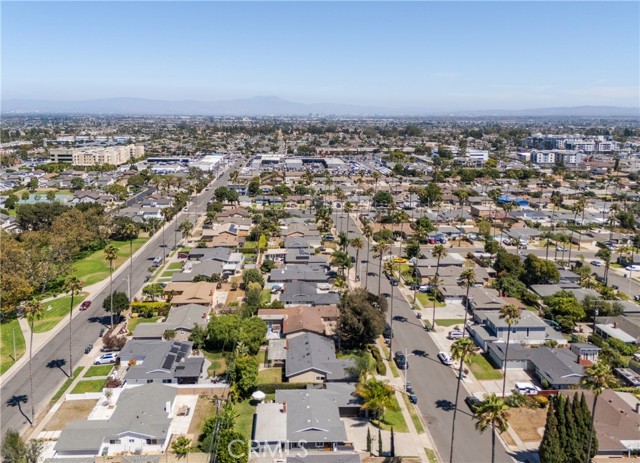 7661 Ontario Drive, Huntington Beach CA: https://media.crmls.org/medias/707714af-355d-4f28-aea5-e0304698344a.jpg