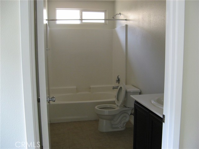 12022 Loyola Court, Fontana CA: https://media.crmls.org/medias/7077e3cc-beb6-48a7-bff4-ae71f724ba8f.jpg