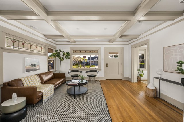 Detail Gallery Image 4 of 20 For 5445 S Victoria, Los Angeles,  CA 90043 - 3 Beds | 2 Baths