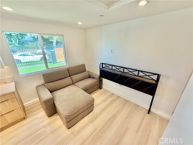 7443 Oakdale Avenue, Winnetka CA: https://media.crmls.org/medias/7078c06a-fd37-468c-a01e-c50fa1556c10.jpg