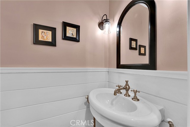 Detail Gallery Image 22 of 59 For 18090 Karen Dr, Encino,  CA 91316 - 4 Beds | 2/1 Baths