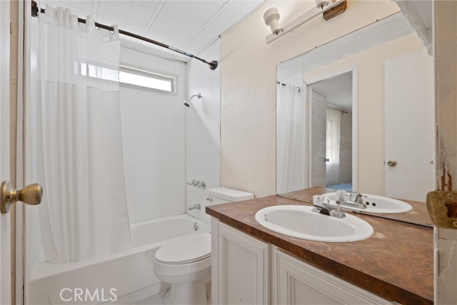 701 E Lassen Avenue, Chico CA: https://media.crmls.org/medias/70797d08-eb2e-4fe5-8126-17dec588cb12.jpg