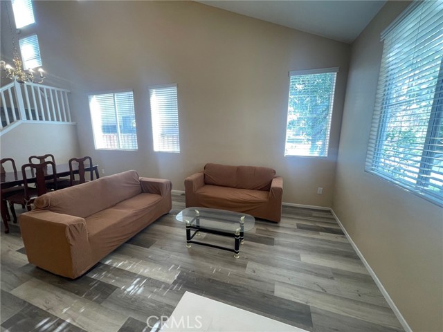 Detail Gallery Image 4 of 39 For 1434 Haddington Dr, Riverside,  CA 92507 - 4 Beds | 2/1 Baths