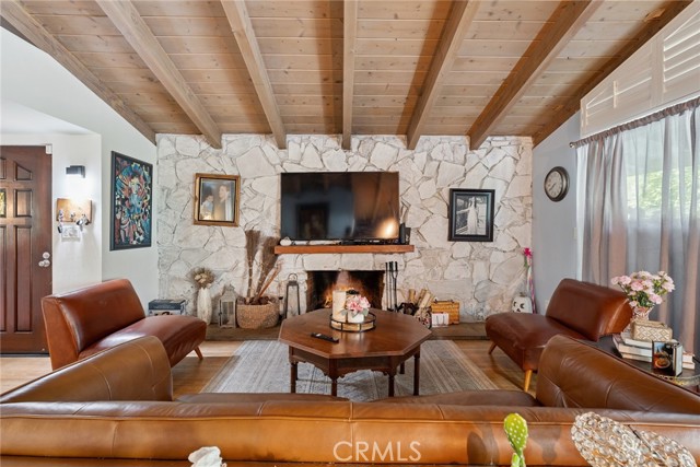 Detail Gallery Image 13 of 19 For 17531 Romar St, Northridge,  CA 91325 - 4 Beds | 2 Baths