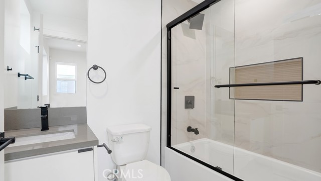 Detail Gallery Image 5 of 35 For 1213 N. Kingsley Dr #1213 1/2,  Los Angeles,  CA 90029 - 4 Beds | 4 Baths