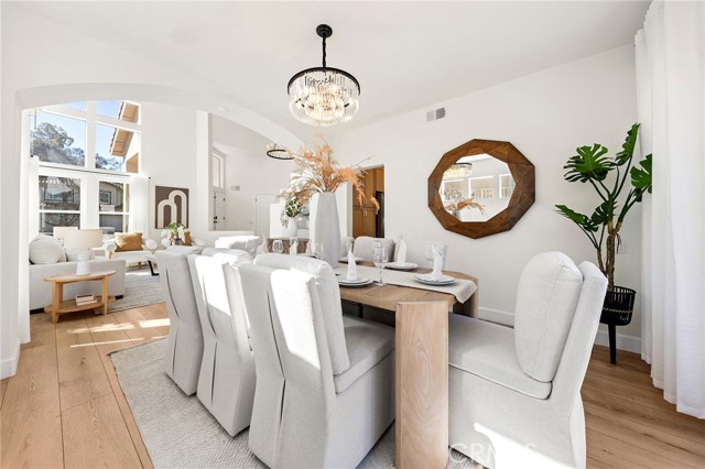 Detail Gallery Image 12 of 47 For 910 S Barton Ct, Anaheim,  CA 92808 - 4 Beds | 4/1 Baths