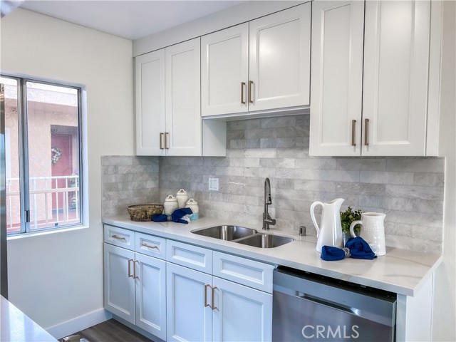 Detail Gallery Image 4 of 35 For 5959 E Naples Plz #306,  Long Beach,  CA 90803 - 2 Beds | 1 Baths