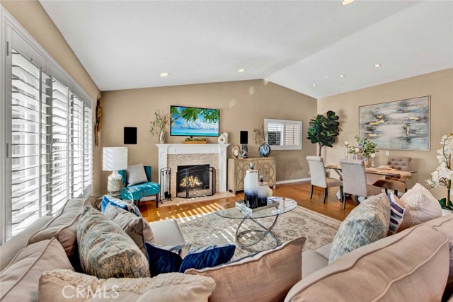 Detail Gallery Image 5 of 42 For 9641 Warburton Dr, Huntington Beach,  CA 92646 - 4 Beds | 2 Baths