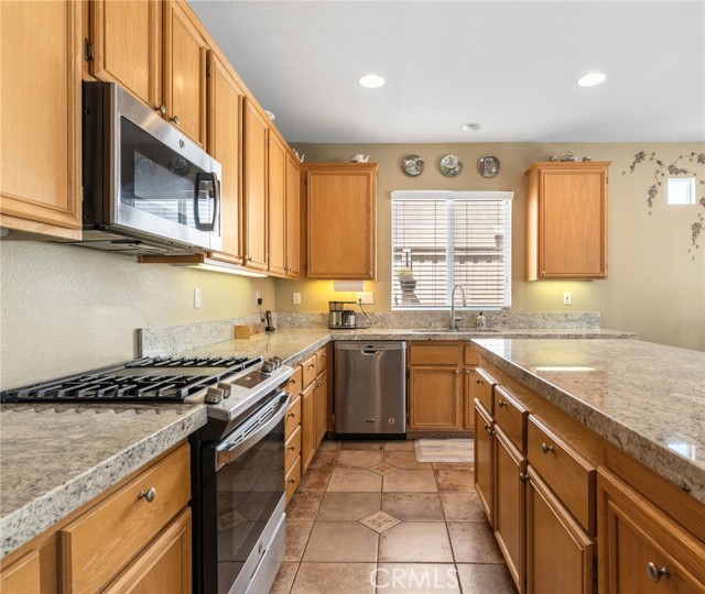 31960 Hollyhock Street, Lake Elsinore CA: https://media.crmls.org/medias/707c94c1-0b0d-47fe-9d21-4c9638427d22.jpg
