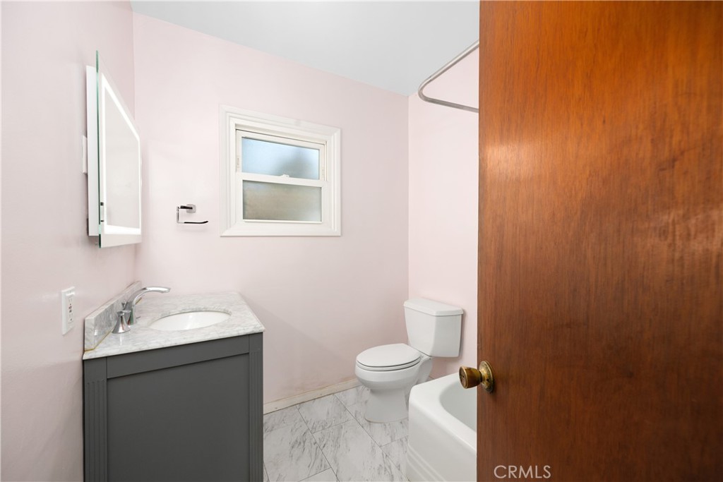 https://media.crmls.org/medias/707d61ea-600d-44ce-9d22-646225769856.jpg?preset=X-Large