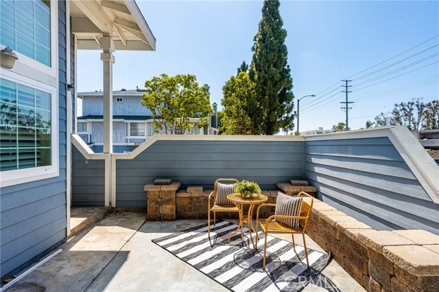 8115 Surfline Drive, Huntington Beach CA: https://media.crmls.org/medias/707da4c7-d6f3-4097-9600-73d6fe261f00.jpg