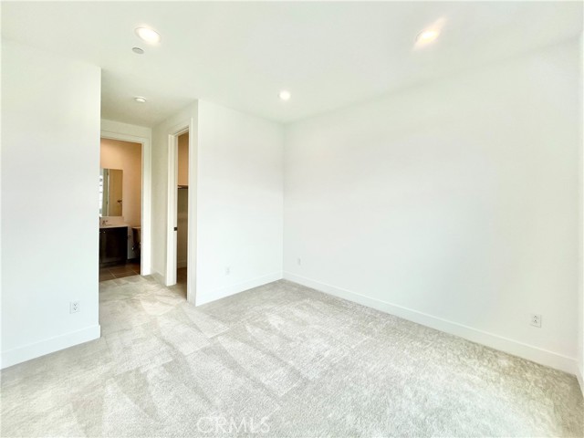 Detail Gallery Image 29 of 40 For 27533 Elderberry Dr, Valencia,  CA 91381 - 5 Beds | 5/1 Baths